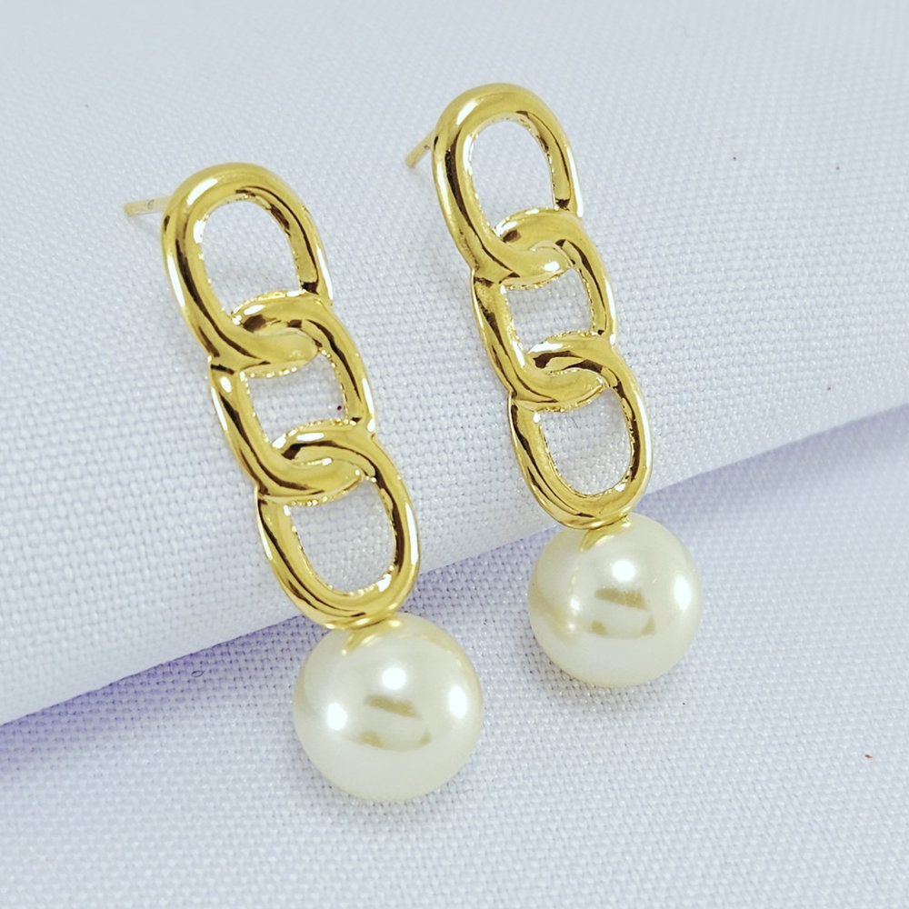 Brinco entrelaçado detalhe pérola