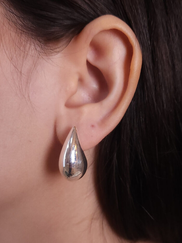 Brinco gota boleado liso