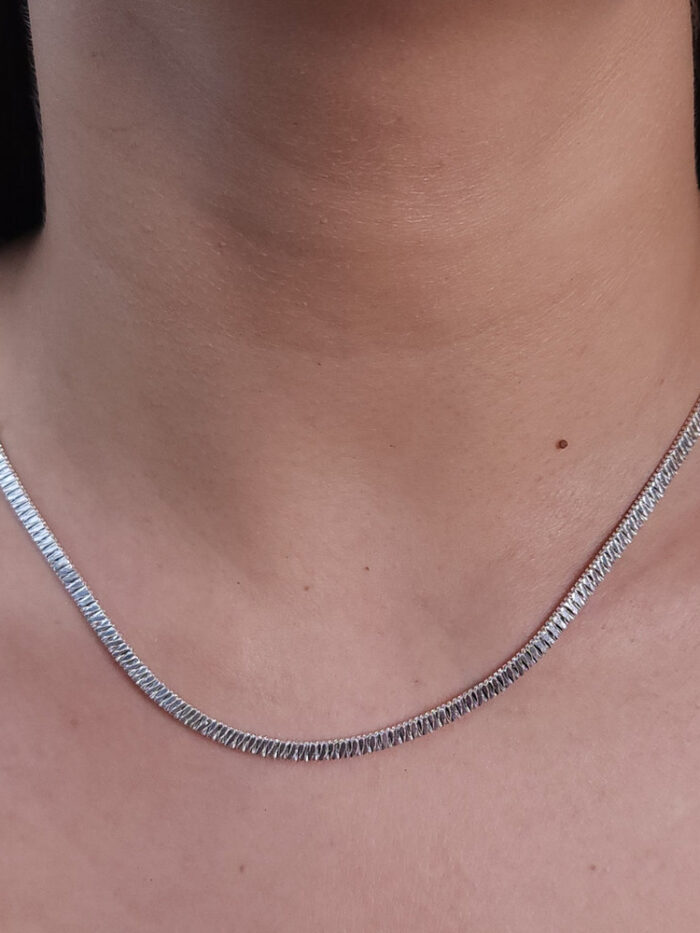 Gargantilha choker laminada detalhado