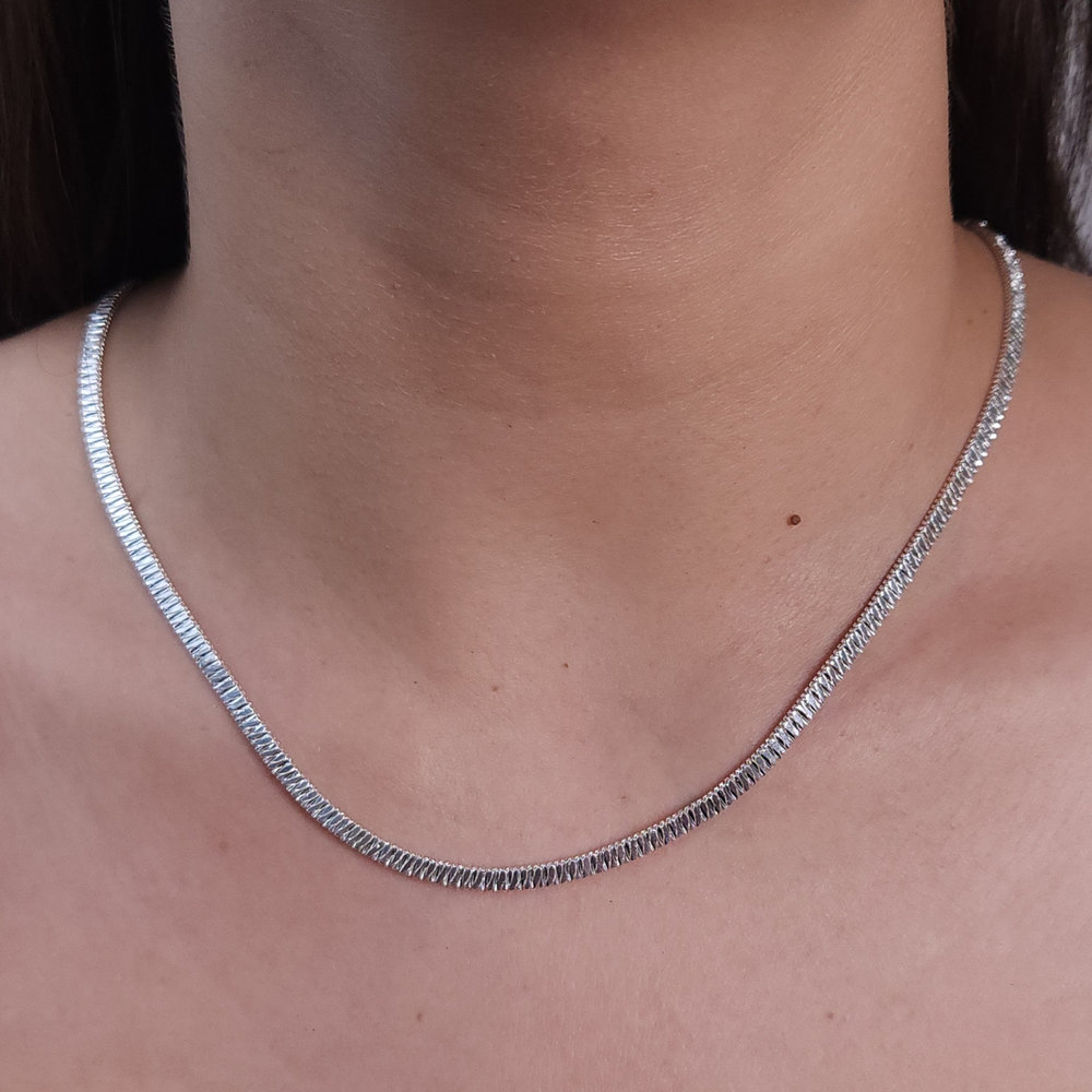 Gargantilha choker laminada detalhado