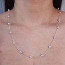 Gargantilha longo com pérolas