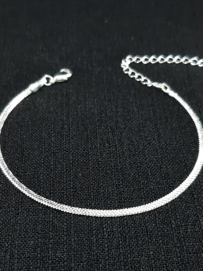 Pulseira malha fina detalhada