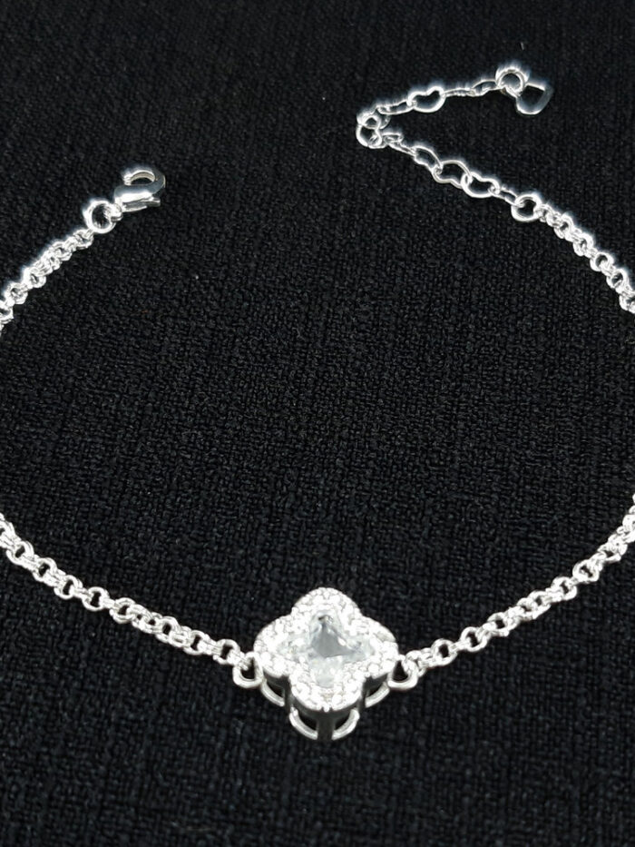 Pulseira trevo cravejado