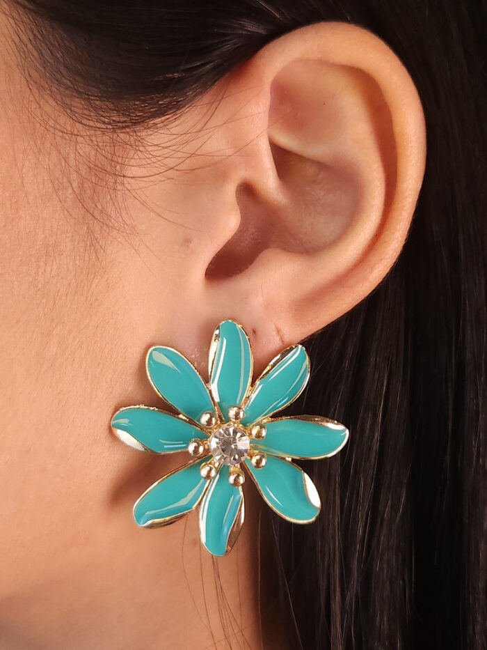 Brinco flor com detalhe ponto de luz