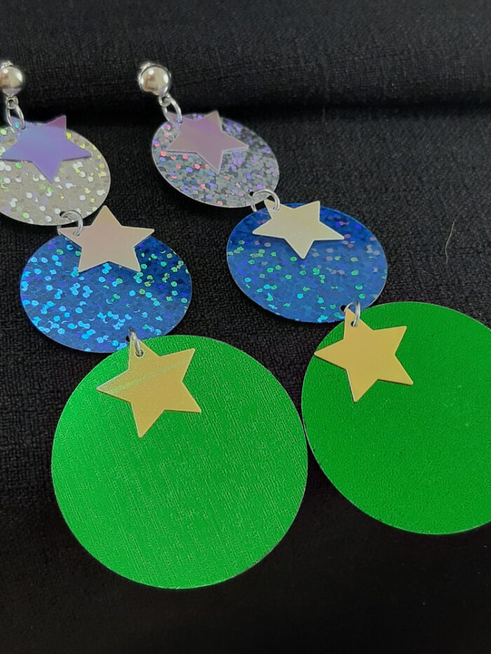 Brinco circulos holográficos verde com estrela