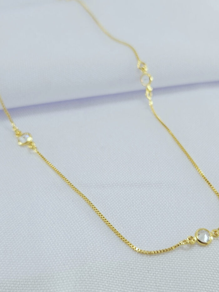 Gargantilha longuinho detalhe pontos de luz