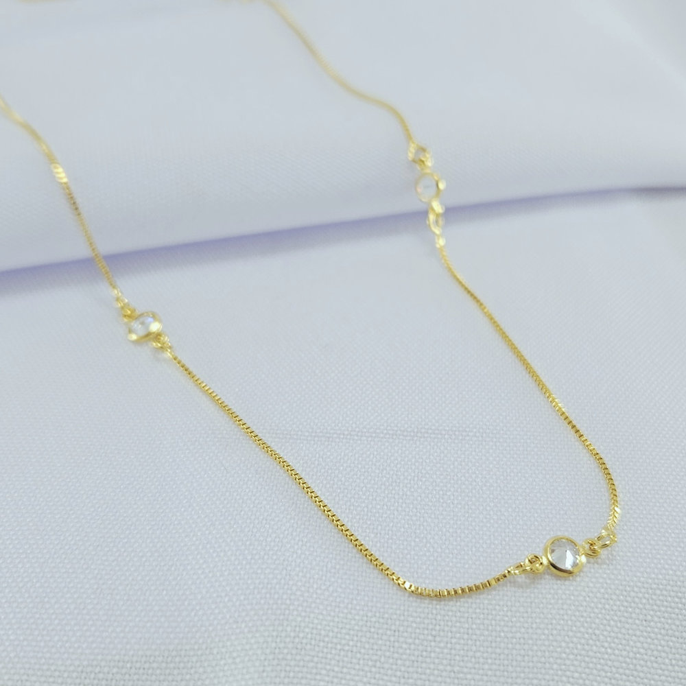 Gargantilha longuinho detalhe pontos de luz