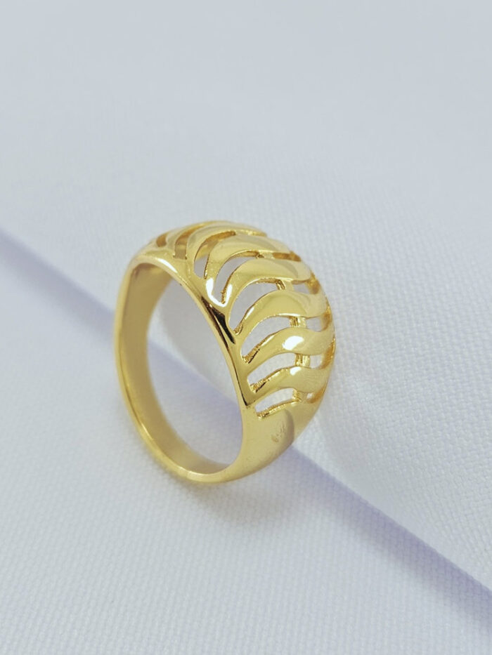 Anel boleado com detalhes vazado