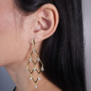 Brinco losangos lisos vazados com pêndulos pedras cristais