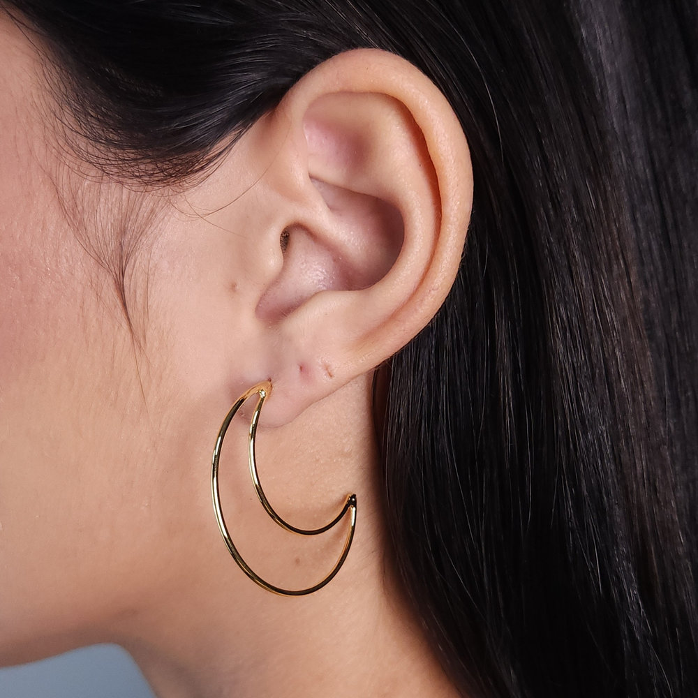 Brinco argola meia lua