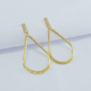 Brinco gota base cravejado detalhe corrente veneziana