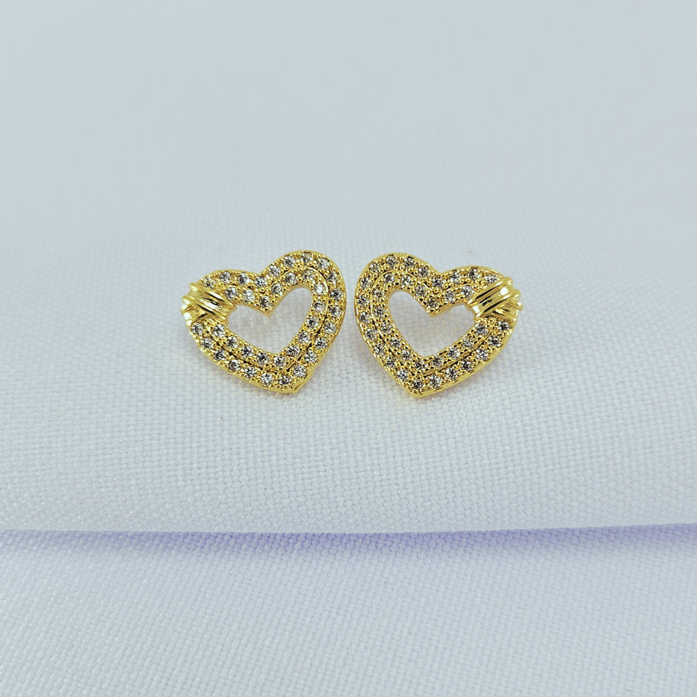 Brinco coração cravejado vazado