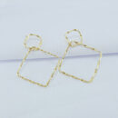 Brinco quadrado elo ondulado pêndulo