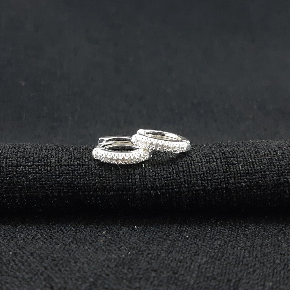 Argola cravejada fechada