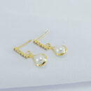 Brinco gota base cravejado