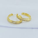 Argola lisa com fio rivera detalhe vazado