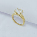 Anel solitário com pedra cristal detalhe vazado