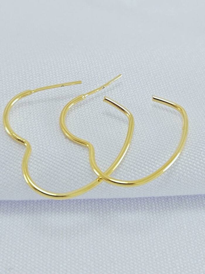 Brinco argola fio coração