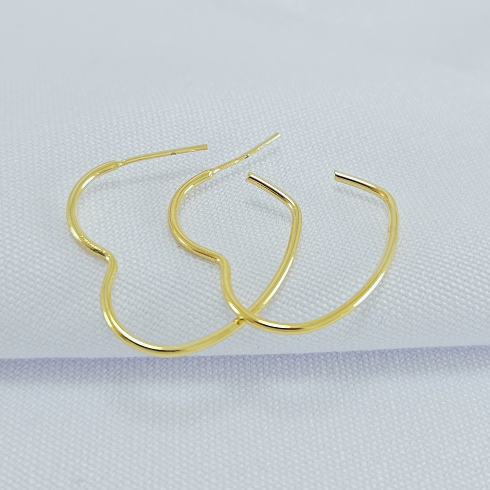 Brinco argola fio coração