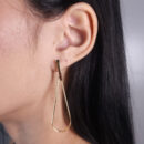 Brinco gota alongada lisa pêndulo