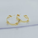 Brinco argola detalhe pedra navete cristal