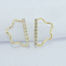 Brinco torcido com pedras cristais