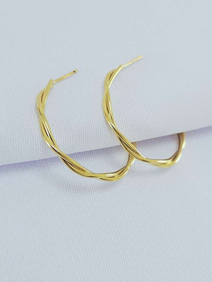 Brinco argola trançado