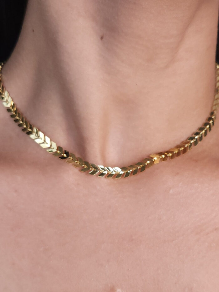 Gargantilha choker detalhe seta