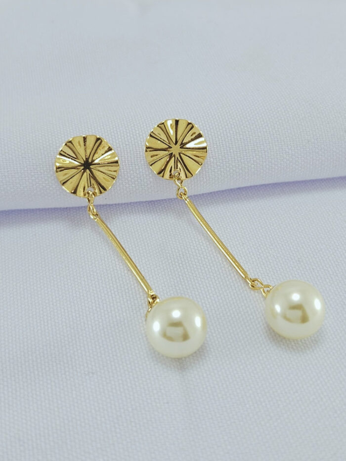 Brinco base detalhado com caninho e pérola pêndulo