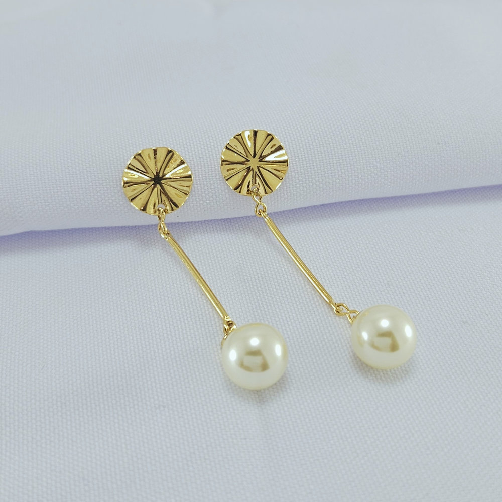 Brinco base detalhado com caninho e pérola pêndulo