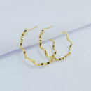 Argola ondulada dourada