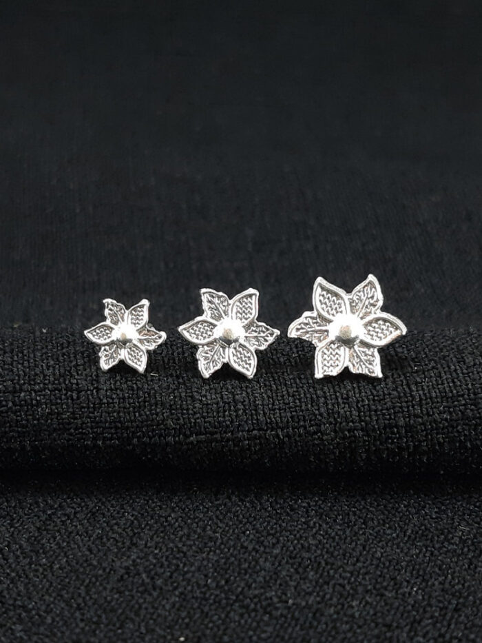 Trio de brincos flores detalhadas