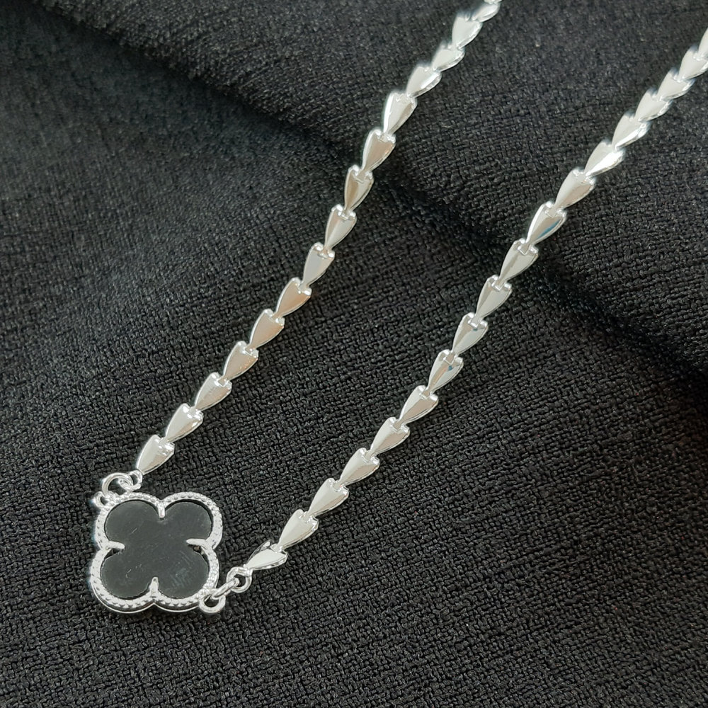 Gargantilha chocker com fio em corações e trevo - Imagem 2