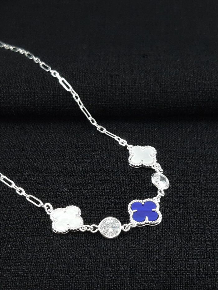 Gargantilha choker trevos com ponto de luz