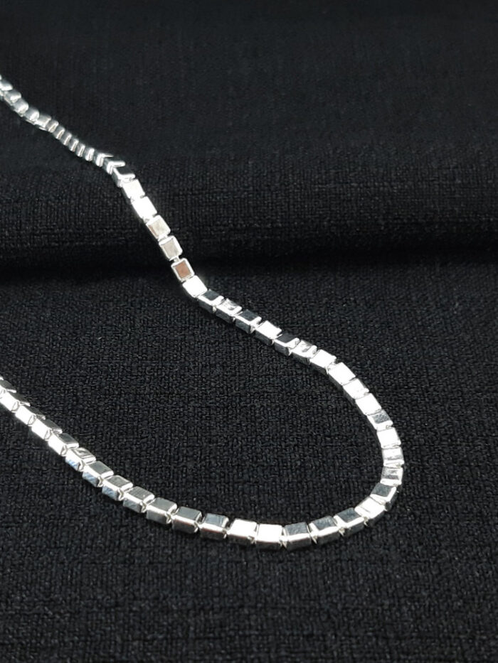 Gargantilha choker elos em cubos