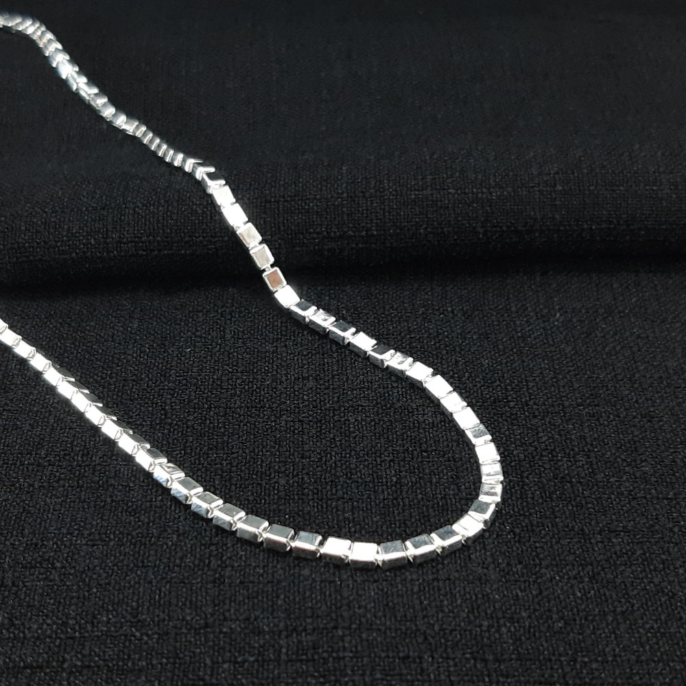 Gargantilha choker elos em cubos