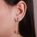 Brinco faixa pêndulo bola dourada