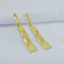 Brinco ondulado longo liso