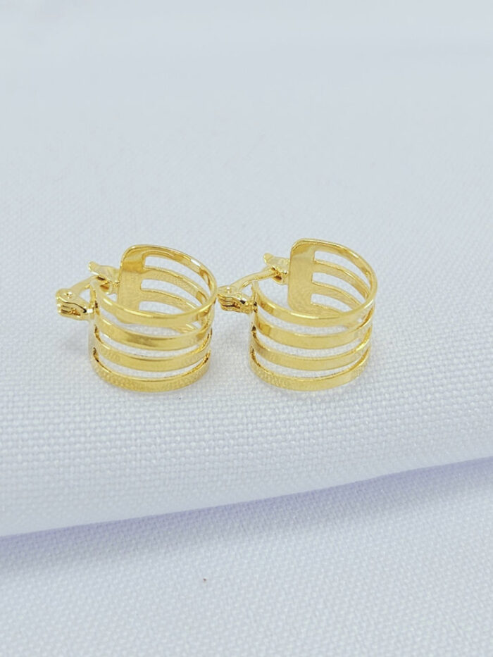 Brinco argola fios vazados