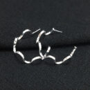 Argola aberta fio ondulado