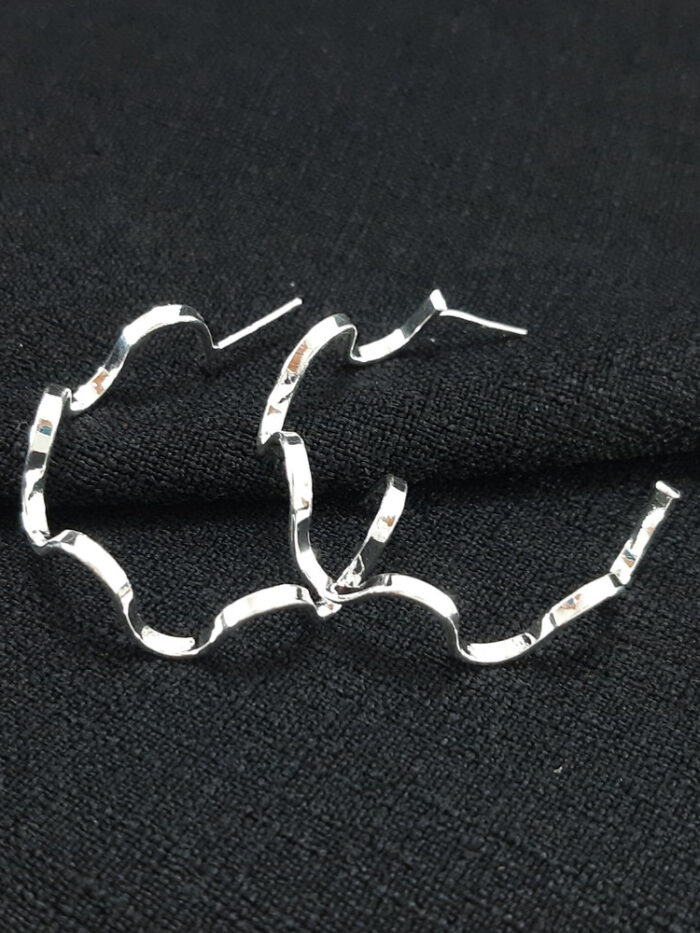 Argola aberta fio ondulado