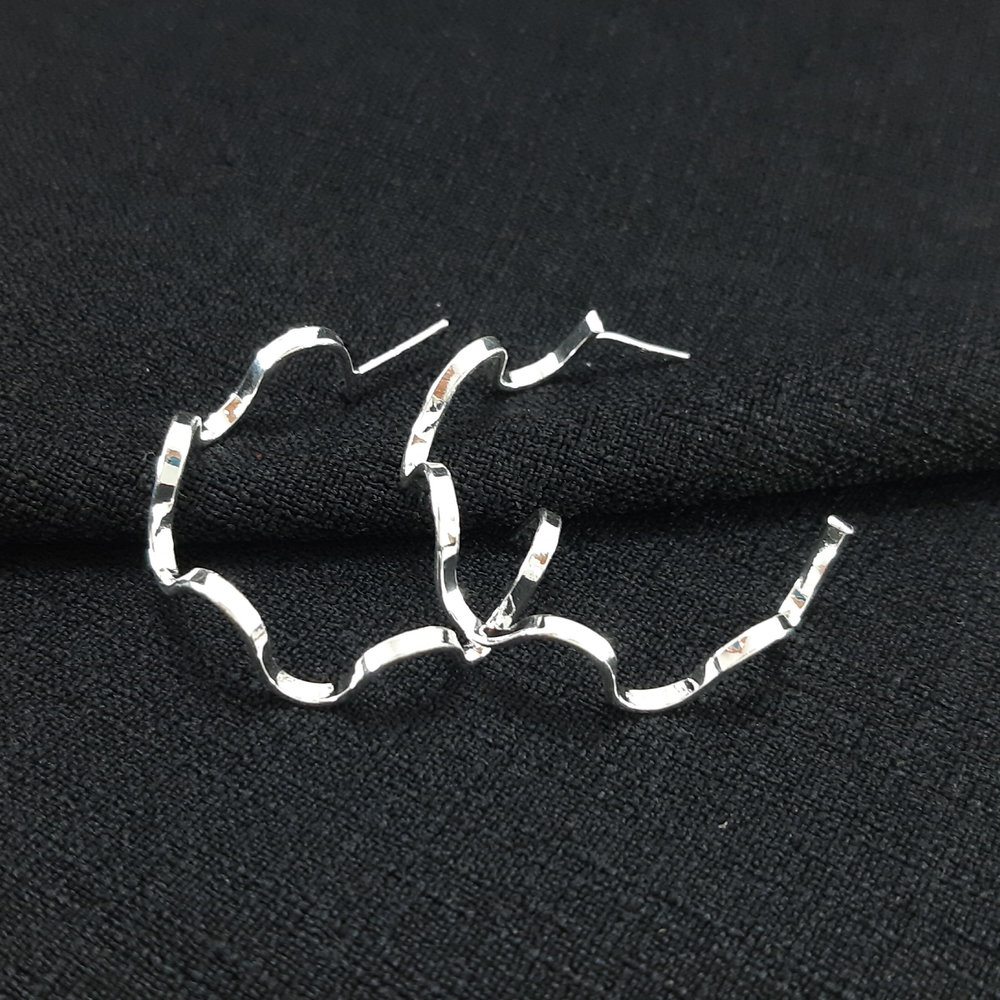 Argola aberta fio ondulado