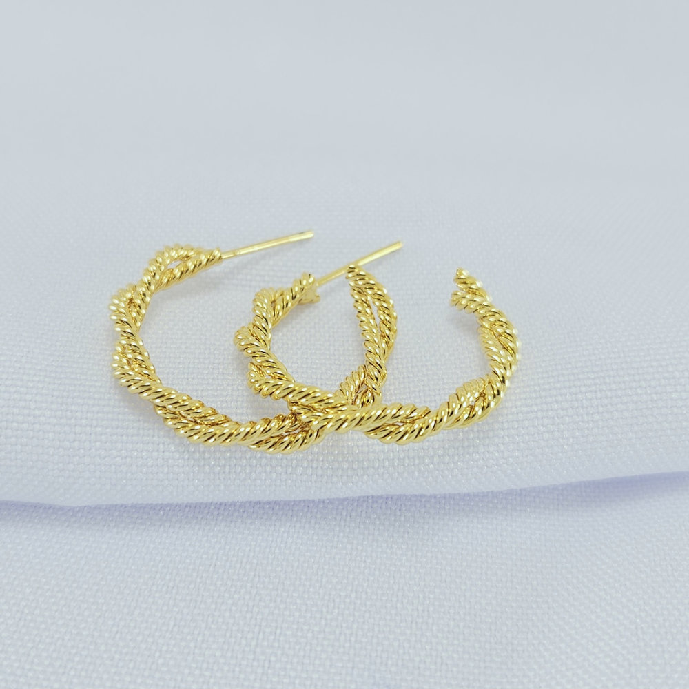 Brinco argola torcido duplo