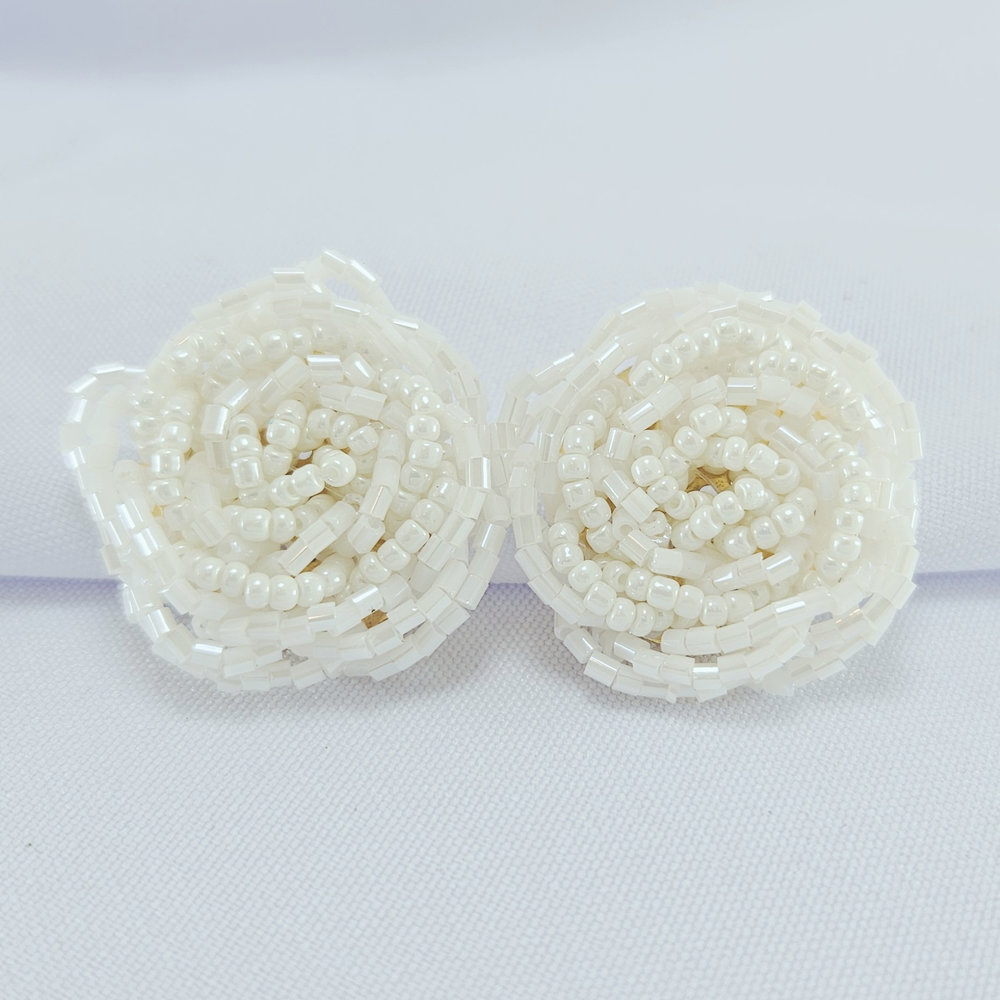 Brinco formato flor trabalhado - Imagem 8