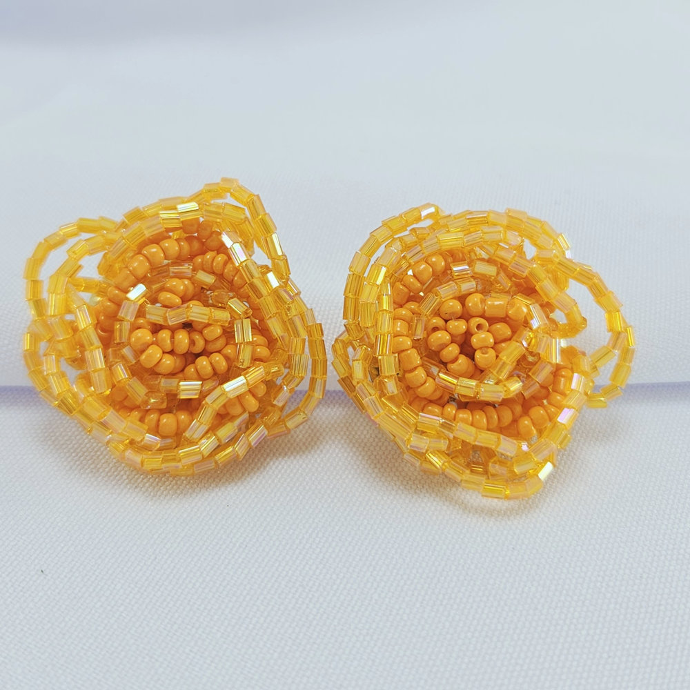 Brinco formato flor trabalhado - Imagem 10