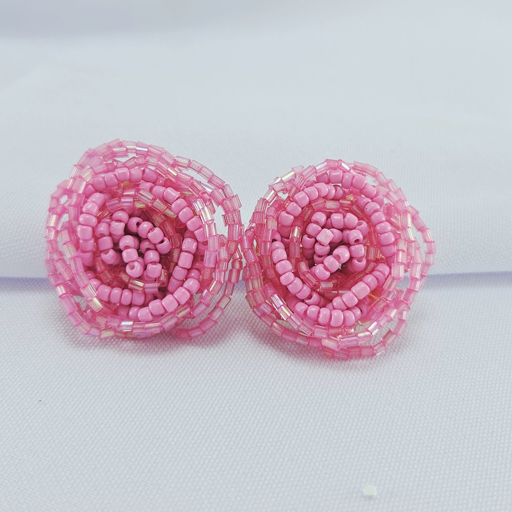 Brinco formato flor trabalhado - Imagem 7