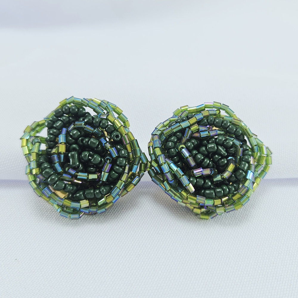 Brinco formato flor trabalhado - Imagem 9