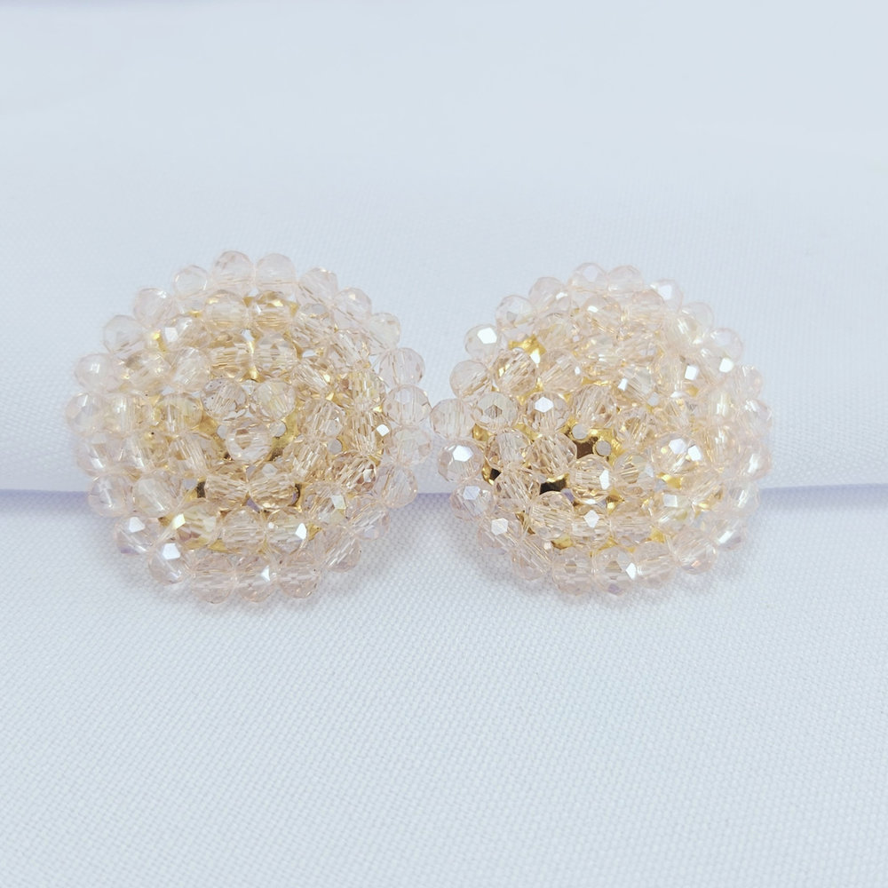 Brinco redondo bolinhas detalhadas - Imagem 6