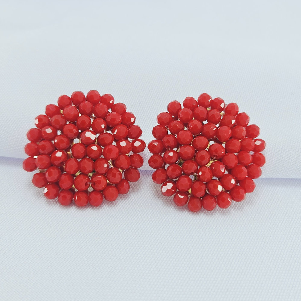 Brinco redondo bolinhas detalhadas - Imagem 9