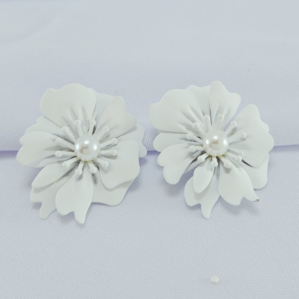 Brinco flor pérola central - Imagem 4